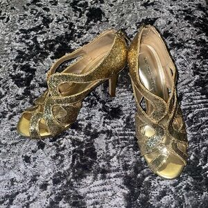Antonio Melani Gold Glitter Peep Toe Size 6